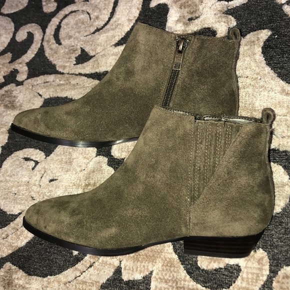 Ivanka Trump booties green faux suede Sz 5 - Picture 1 of 8